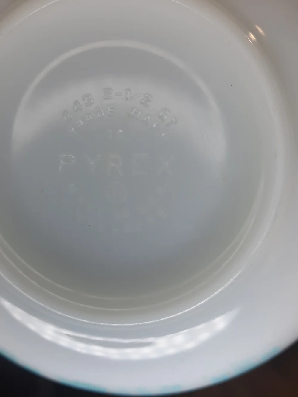 Vintage Pyrex Butterprint 443 Bowl